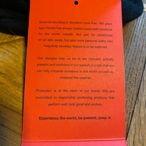 NWT Hunter Unisex Logo Roll Up Beanie Toque Winter Hat Black Red White OS Unisex - Picture 2 of 5